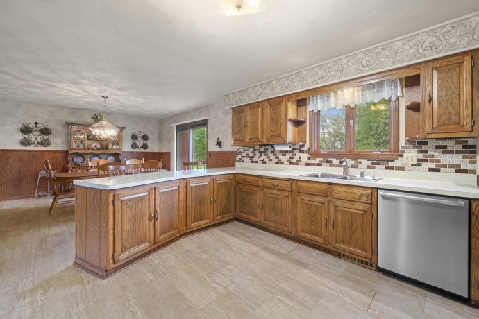 2600 East Ct, BELVIDERE, Illinois 61008, 6 Bedrooms Bedrooms, ,2 BathroomsBathrooms,House,For Sale,East Ct,202602433