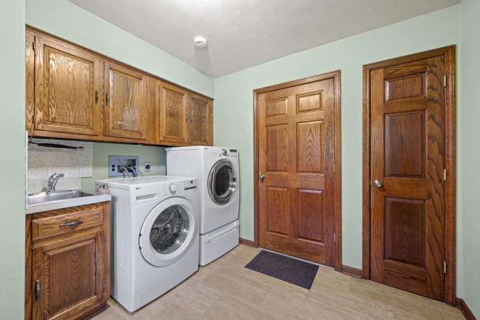 2600 East Ct, BELVIDERE, Illinois 61008, 6 Bedrooms Bedrooms, ,2 BathroomsBathrooms,House,For Sale,East Ct,202602433