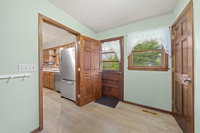 2600 East Ct, BELVIDERE, Illinois 61008, 6 Bedrooms Bedrooms, ,2 BathroomsBathrooms,House,For Sale,East Ct,202602433