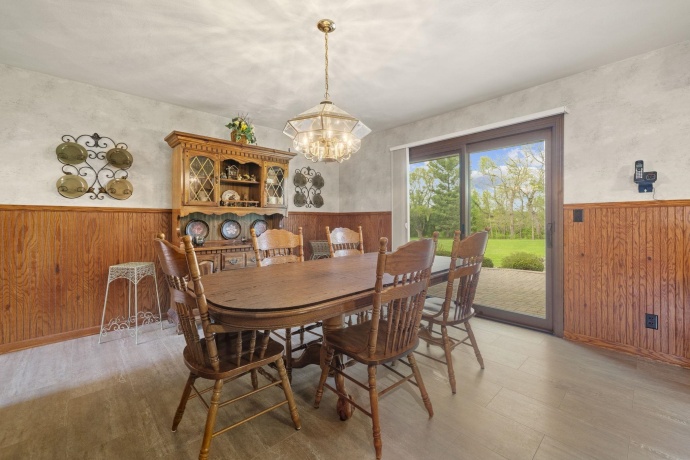 2600 East Ct, BELVIDERE, Illinois 61008, 6 Bedrooms Bedrooms, ,2 BathroomsBathrooms,House,For Sale,East Ct,202602433