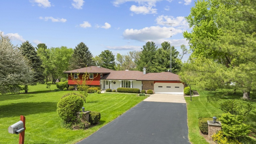 2600 East Ct, BELVIDERE, Illinois 61008, 6 Bedrooms Bedrooms, ,2 BathroomsBathrooms,House,For Sale,East Ct,202602433
