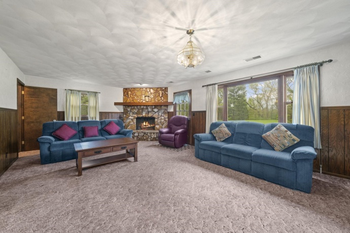 2600 East Ct, BELVIDERE, Illinois 61008, 6 Bedrooms Bedrooms, ,2 BathroomsBathrooms,House,For Sale,East Ct,202602433