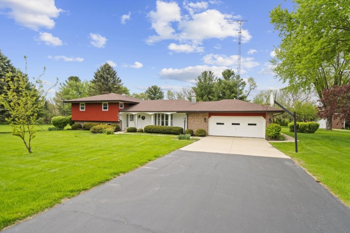2600 East Ct, BELVIDERE, Illinois 61008, 6 Bedrooms Bedrooms, ,2 BathroomsBathrooms,House,For Sale,East Ct,202602433