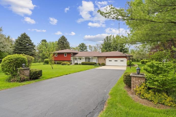 2600 East Ct, BELVIDERE, Illinois 61008, 6 Bedrooms Bedrooms, ,2 BathroomsBathrooms,House,For Sale,East Ct,202602433