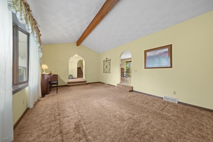 2600 East Ct, BELVIDERE, Illinois 61008, 6 Bedrooms Bedrooms, ,2 BathroomsBathrooms,House,For Sale,East Ct,202602433