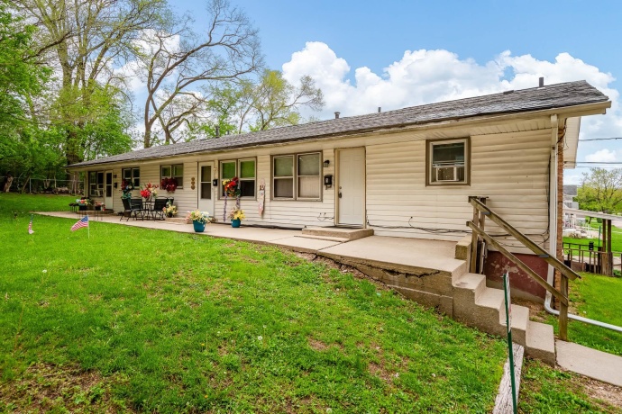 422 HENRIETTA, ROCKFORD, Illinois 61102, ,3 - 4 Units,For Sale,HENRIETTA,202602436