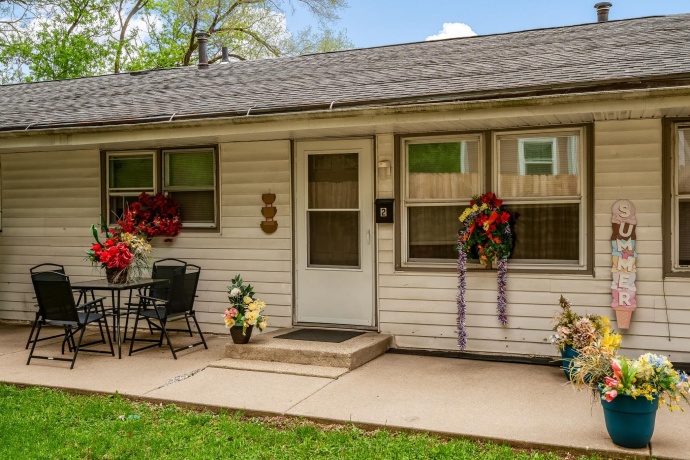 422 HENRIETTA, ROCKFORD, Illinois 61102, ,3 - 4 Units,For Sale,HENRIETTA,202602436
