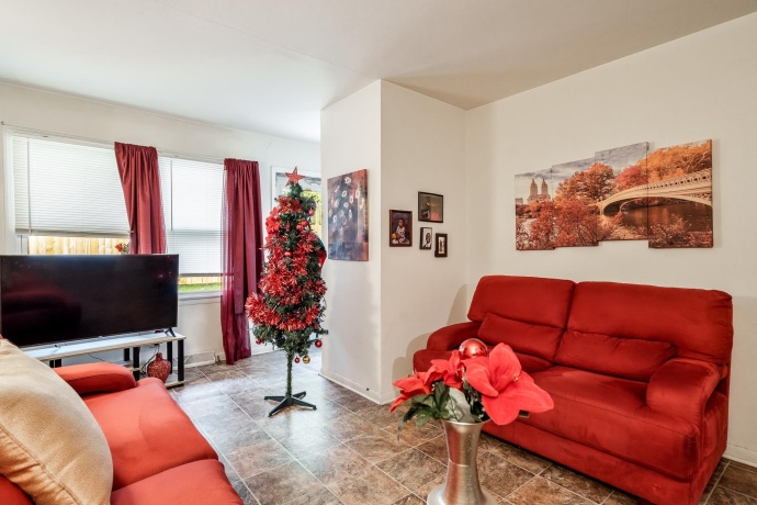 422 HENRIETTA, ROCKFORD, Illinois 61102, ,3 - 4 Units,For Sale,HENRIETTA,202602436