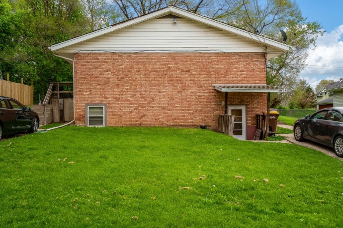 422 HENRIETTA, ROCKFORD, Illinois 61102, ,3 - 4 Units,For Sale,HENRIETTA,202602436