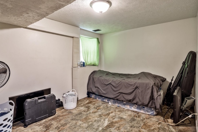 422 HENRIETTA, ROCKFORD, Illinois 61102, ,3 - 4 Units,For Sale,HENRIETTA,202602436