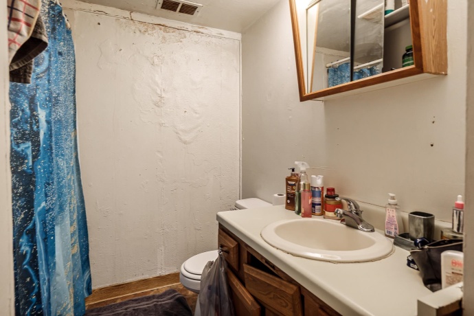 422 HENRIETTA, ROCKFORD, Illinois 61102, ,3 - 4 Units,For Sale,HENRIETTA,202602436