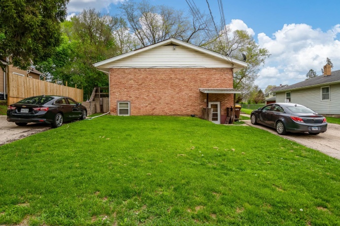 422 HENRIETTA, ROCKFORD, Illinois 61102, ,3 - 4 Units,For Sale,HENRIETTA,202602436