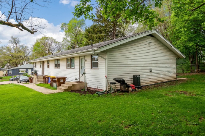 422 HENRIETTA, ROCKFORD, Illinois 61102, ,3 - 4 Units,For Sale,HENRIETTA,202602436
