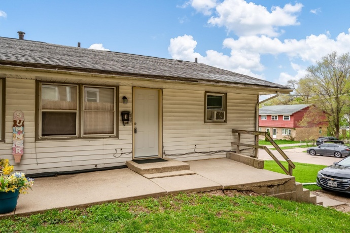 422 HENRIETTA, ROCKFORD, Illinois 61102, ,3 - 4 Units,For Sale,HENRIETTA,202602436