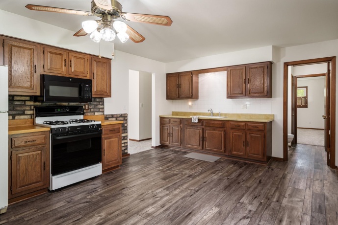 9804 Debbie, MACHESNEY PARK, Illinois 61115, 3 Bedrooms Bedrooms, ,1 BathroomBathrooms,House,For Sale,Debbie,202602438