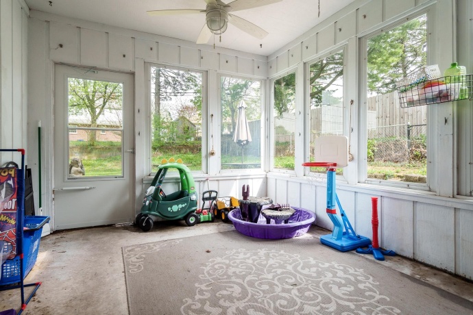 920 WOODLAND, ROCKFORD, Illinois 61108, 3 Bedrooms Bedrooms, ,2 BathroomsBathrooms,House,For Sale,WOODLAND,202602443