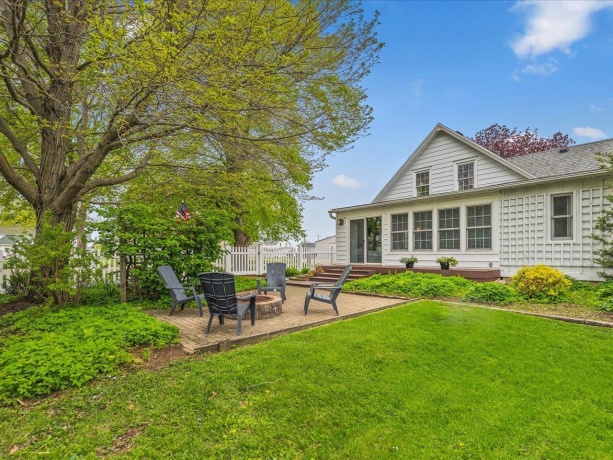 101 Hickory, SHANNON, Illinois 61078, 4 Bedrooms Bedrooms, ,2 BathroomsBathrooms,House,For Sale,Hickory,202602444