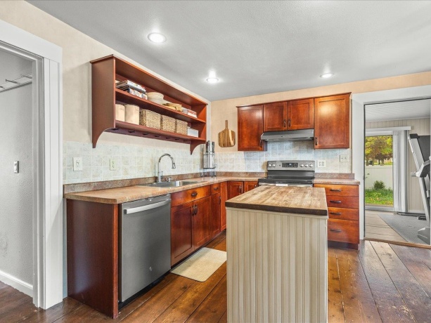 101 Hickory, SHANNON, Illinois 61078, 4 Bedrooms Bedrooms, ,2 BathroomsBathrooms,House,For Sale,Hickory,202602444