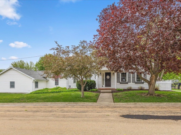 101 Hickory, SHANNON, Illinois 61078, 4 Bedrooms Bedrooms, ,2 BathroomsBathrooms,House,For Sale,Hickory,202602444