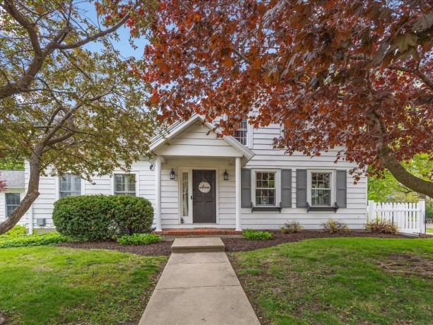 101 Hickory, SHANNON, Illinois 61078, 4 Bedrooms Bedrooms, ,2 BathroomsBathrooms,House,For Sale,Hickory,202602444