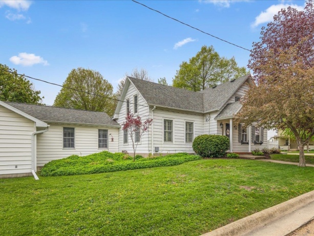 101 Hickory, SHANNON, Illinois 61078, 4 Bedrooms Bedrooms, ,2 BathroomsBathrooms,House,For Sale,Hickory,202602444