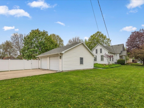 101 Hickory, SHANNON, Illinois 61078, 4 Bedrooms Bedrooms, ,2 BathroomsBathrooms,House,For Sale,Hickory,202602444