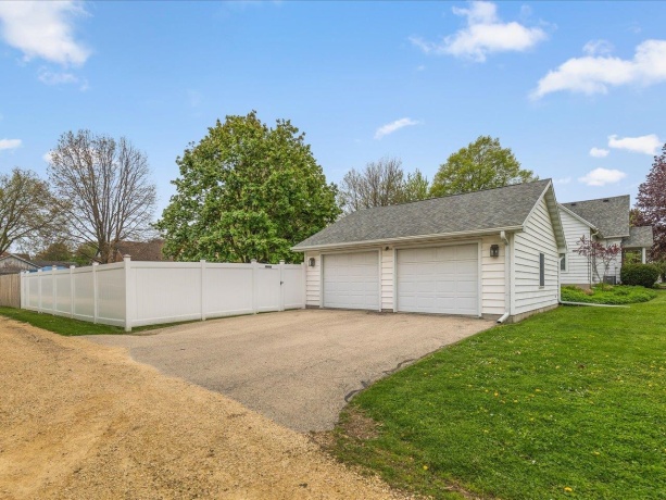 101 Hickory, SHANNON, Illinois 61078, 4 Bedrooms Bedrooms, ,2 BathroomsBathrooms,House,For Sale,Hickory,202602444