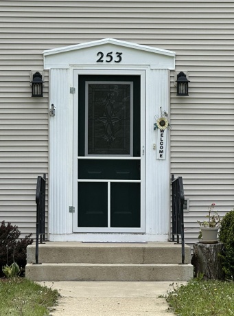 253 Park Crest Dr, FREEPORT, Illinois 61032, 4 Bedrooms Bedrooms, ,2 BathroomsBathrooms,House,For Sale,Park Crest Dr,202602449