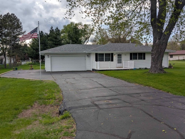 11188 3rd, ROSCOE, Illinois 61073, 3 Bedrooms Bedrooms, ,1 BathroomBathrooms,House,For Sale,3rd,202602453