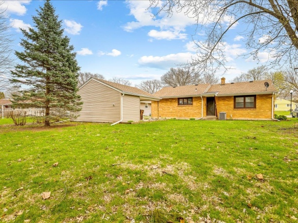 324 Fairview, ROCKFORD, Illinois 61107, 2 Bedrooms Bedrooms, ,1 BathroomBathrooms,House,For Sale,Fairview,202602003