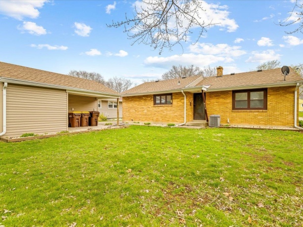 324 Fairview, ROCKFORD, Illinois 61107, 2 Bedrooms Bedrooms, ,1 BathroomBathrooms,House,For Sale,Fairview,202602003