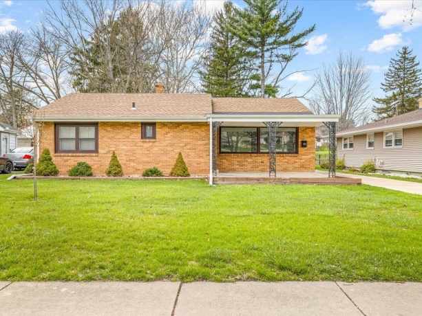 324 Fairview, ROCKFORD, Illinois 61107, 2 Bedrooms Bedrooms, ,1 BathroomBathrooms,House,For Sale,Fairview,202602003