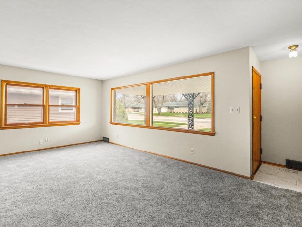 324 Fairview, ROCKFORD, Illinois 61107, 2 Bedrooms Bedrooms, ,1 BathroomBathrooms,House,For Sale,Fairview,202602003