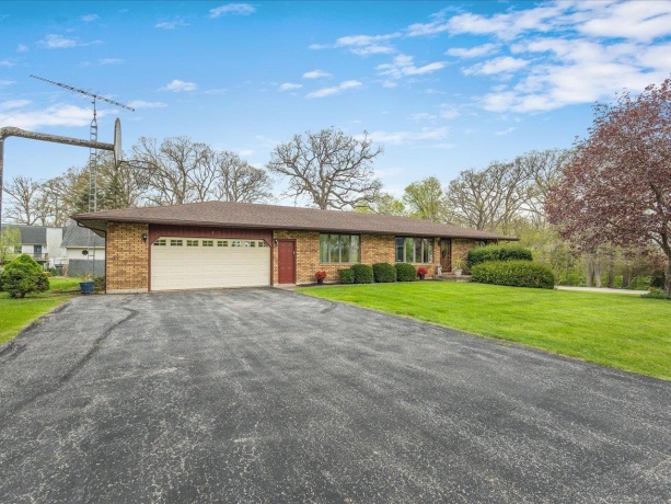 632 Hickory, LAKE SUMMERSET, Illinois 61019, 3 Bedrooms Bedrooms, ,1 BathroomBathrooms,House,For Sale,Hickory,202602460