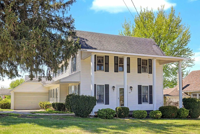 201 Main, ELIZABETH, Illinois 61028, 4 Bedrooms Bedrooms, ,2 BathroomsBathrooms,House,For Sale,Main,202602462