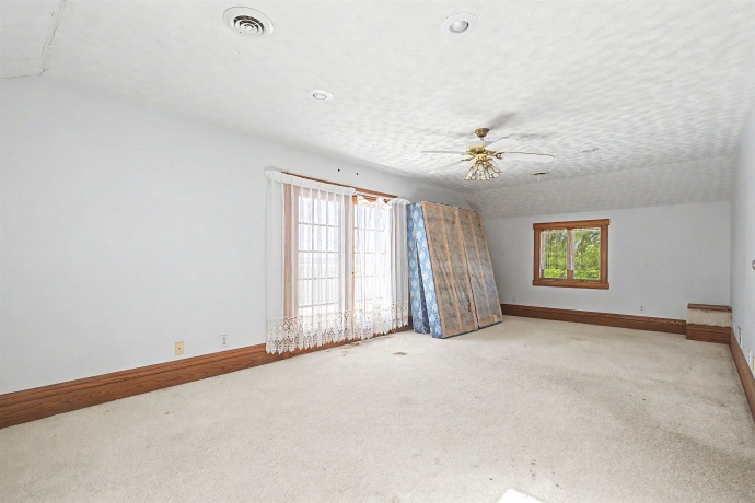 201 Main, ELIZABETH, Illinois 61028, 4 Bedrooms Bedrooms, ,2 BathroomsBathrooms,House,For Sale,Main,202602462