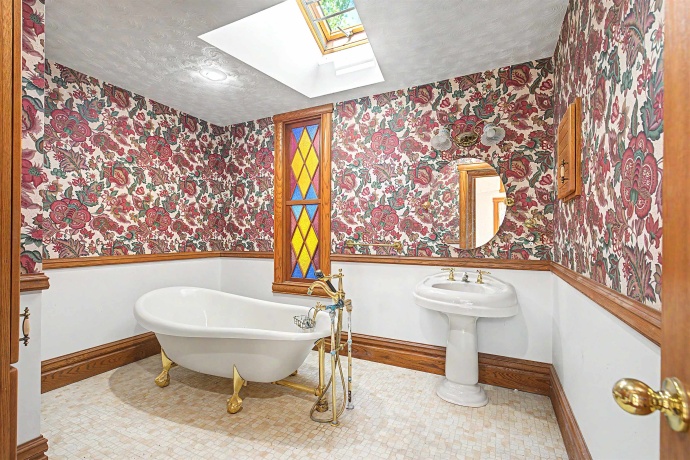 201 Main, ELIZABETH, Illinois 61028, 4 Bedrooms Bedrooms, ,2 BathroomsBathrooms,House,For Sale,Main,202602462