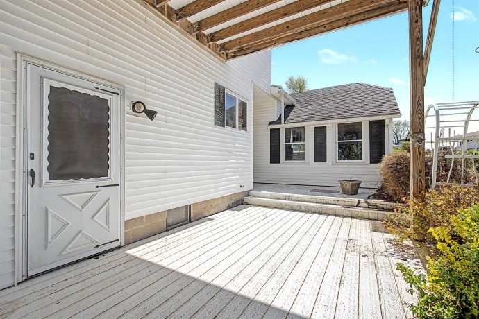 201 Main, ELIZABETH, Illinois 61028, 4 Bedrooms Bedrooms, ,2 BathroomsBathrooms,House,For Sale,Main,202602462