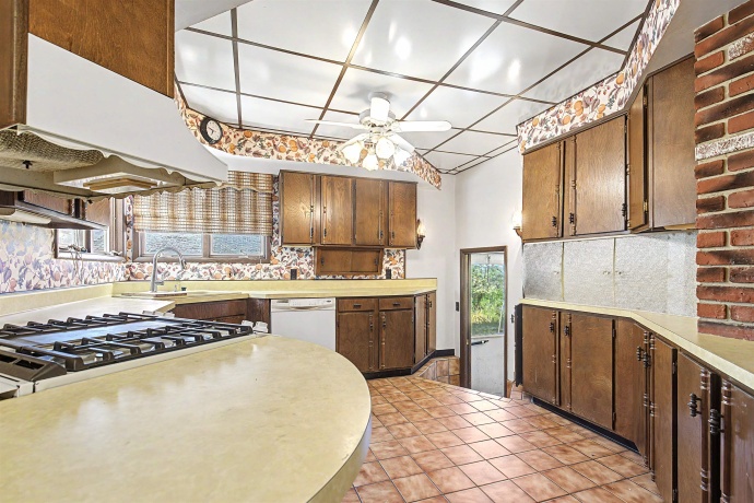 201 Main, ELIZABETH, Illinois 61028, 4 Bedrooms Bedrooms, ,2 BathroomsBathrooms,House,For Sale,Main,202602462