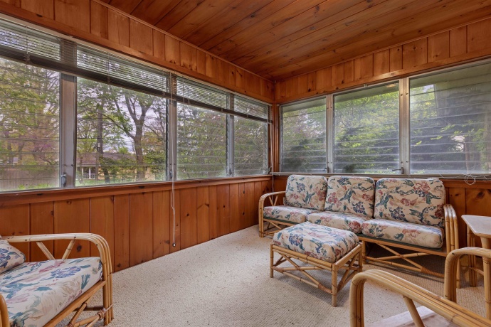 1303 Roncevalles, ROCKFORD, Illinois 61107, 3 Bedrooms Bedrooms, ,2 BathroomsBathrooms,House,For Sale,Roncevalles,202602465