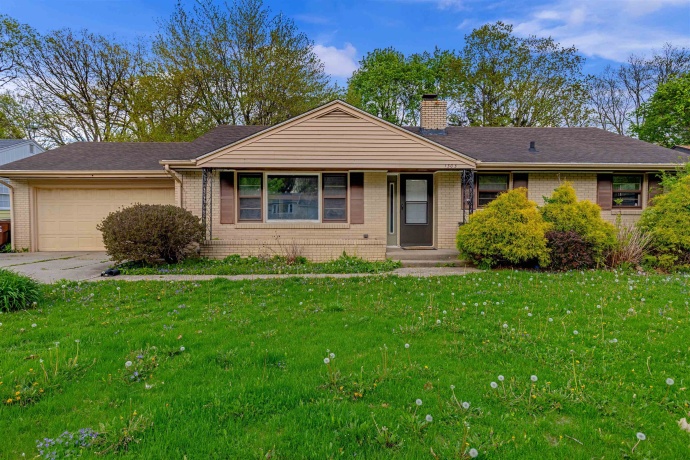 1303 Roncevalles, ROCKFORD, Illinois 61107, 3 Bedrooms Bedrooms, ,2 BathroomsBathrooms,House,For Sale,Roncevalles,202602465