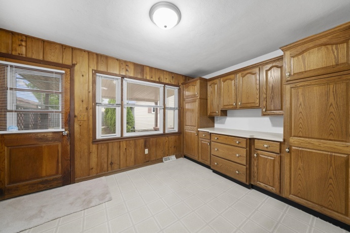 2229 Broadway, ROCKFORD, Illinois 61104, 4 Bedrooms Bedrooms, ,2 BathroomsBathrooms,House,For Sale,Broadway,202602468