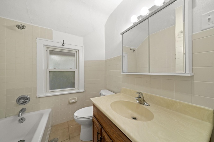 2229 Broadway, ROCKFORD, Illinois 61104, 4 Bedrooms Bedrooms, ,2 BathroomsBathrooms,House,For Sale,Broadway,202602468