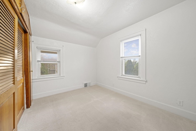 2229 Broadway, ROCKFORD, Illinois 61104, 4 Bedrooms Bedrooms, ,2 BathroomsBathrooms,House,For Sale,Broadway,202602468
