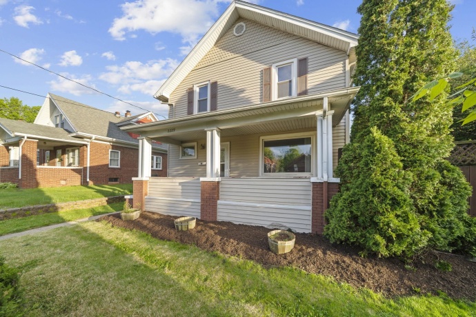 2229 Broadway, ROCKFORD, Illinois 61104, 4 Bedrooms Bedrooms, ,2 BathroomsBathrooms,House,For Sale,Broadway,202602468