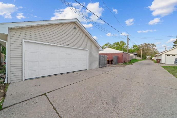 2229 Broadway, ROCKFORD, Illinois 61104, 4 Bedrooms Bedrooms, ,2 BathroomsBathrooms,House,For Sale,Broadway,202602468