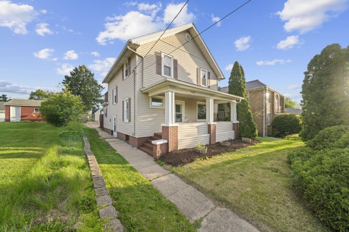 2229 Broadway, ROCKFORD, Illinois 61104, 4 Bedrooms Bedrooms, ,2 BathroomsBathrooms,House,For Sale,Broadway,202602468