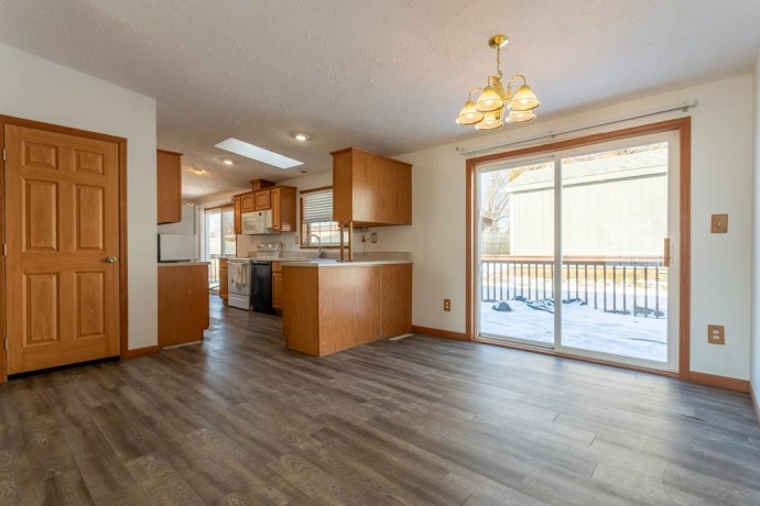 108 Smoke Signal, EAST DUBUQUE, Illinois 61025, 4 Bedrooms Bedrooms, ,2 BathroomsBathrooms,House,For Sale,Smoke Signal,202602470