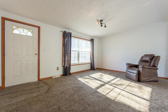 108 Smoke Signal, EAST DUBUQUE, Illinois 61025, 4 Bedrooms Bedrooms, ,2 BathroomsBathrooms,House,For Sale,Smoke Signal,202602470