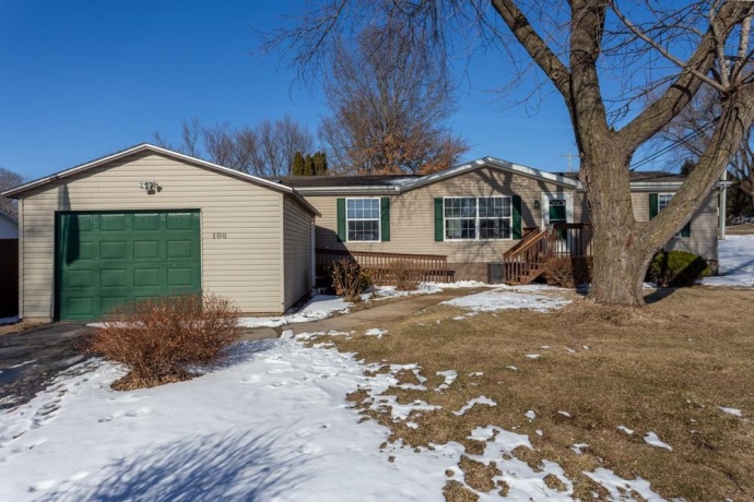 108 Smoke Signal, EAST DUBUQUE, Illinois 61025, 4 Bedrooms Bedrooms, ,2 BathroomsBathrooms,House,For Sale,Smoke Signal,202602470
